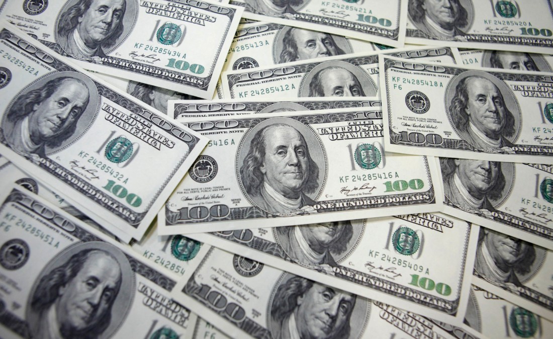 Notas de US$ 100: mundo tem 2.189 bilionários