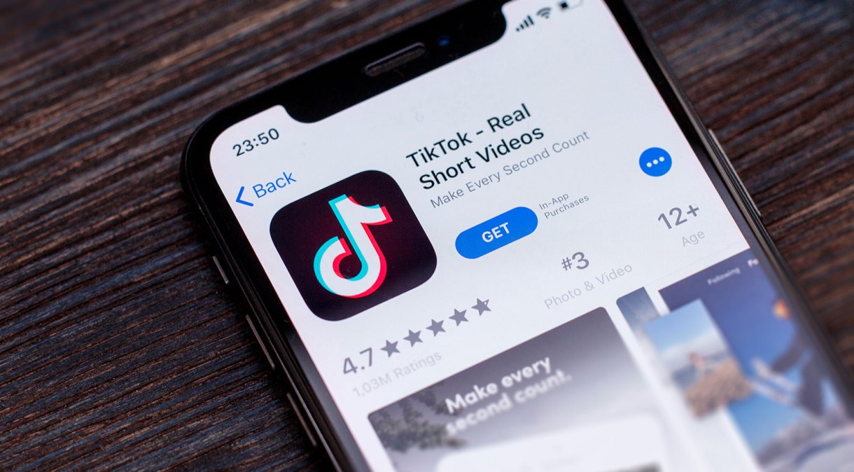 O aplicativo TikTok: plataforma vai fazer parcerias para verificar possíveis informações falsas
