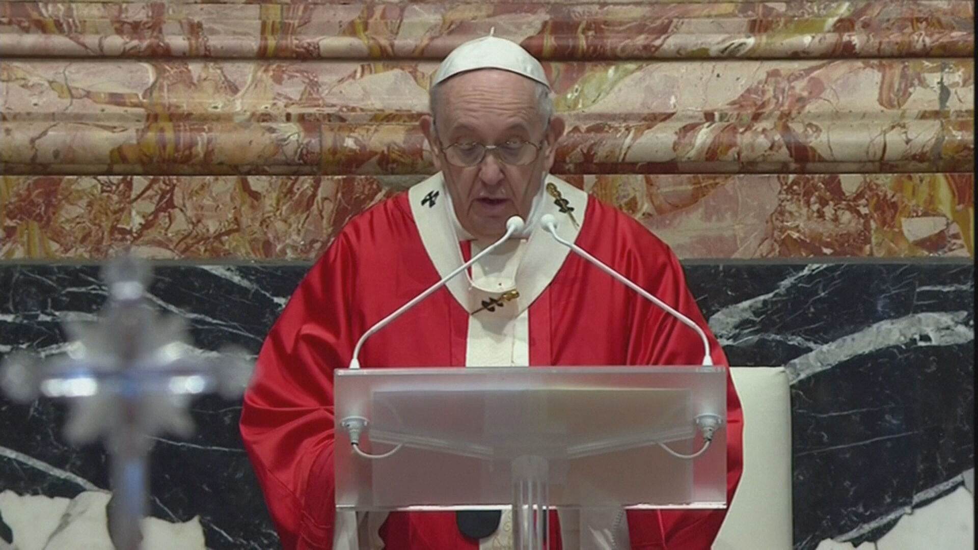 Papa Francisco celebra missa de Domingo de Ramos 