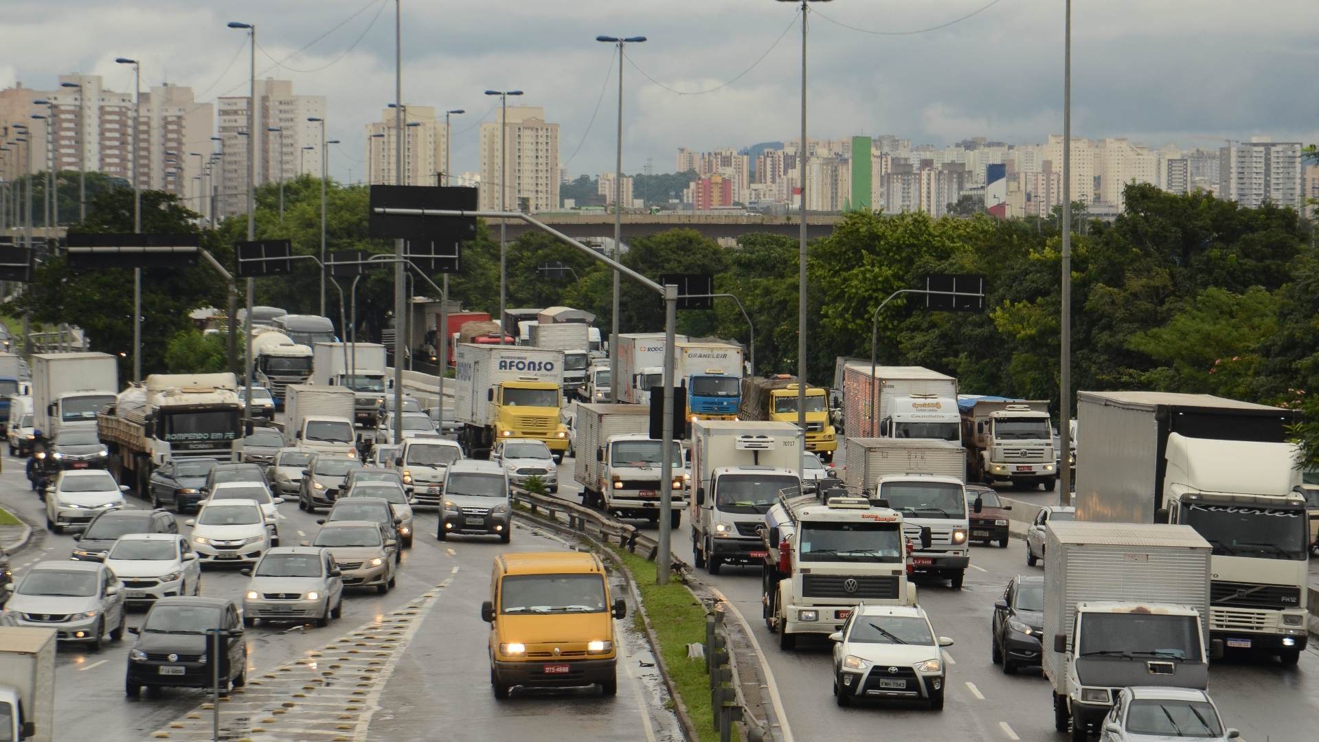 São Paulo manteve rodízio de veículos no período noturno, das 20h às 5h