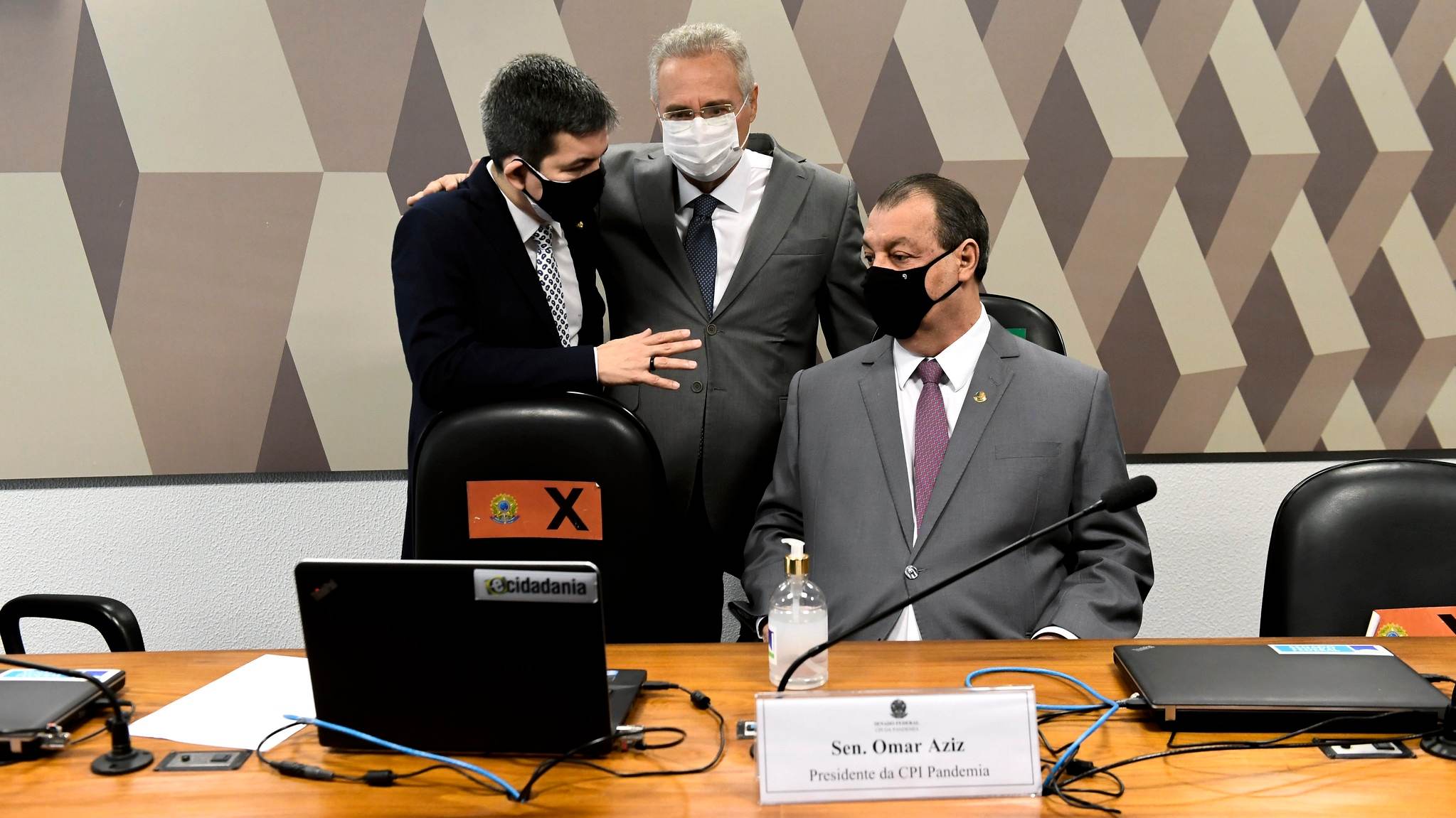 Randolfe Rodrigues, Renan Calheiros e Omar Aziz em reunião da CPI da Pandemia