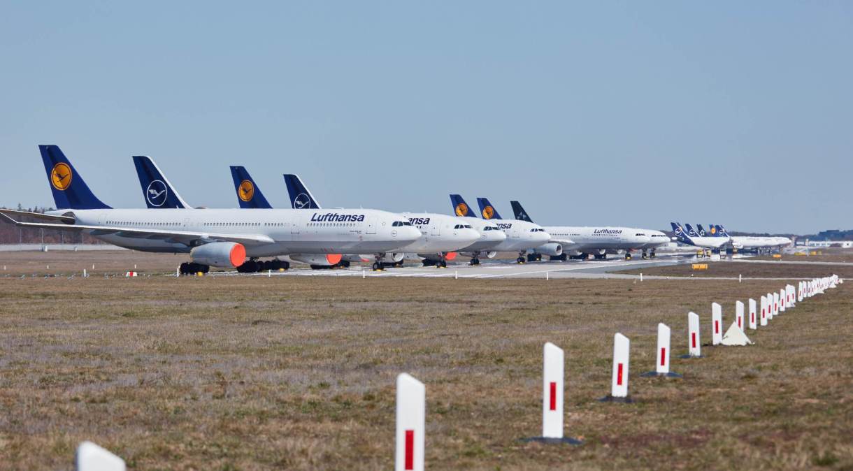 A Lufthansa da Alemanha disse no sábado que suspenderia os voos de e para Kiev e Odessa, uma cidade portuária do sul, até o final de fevereiro