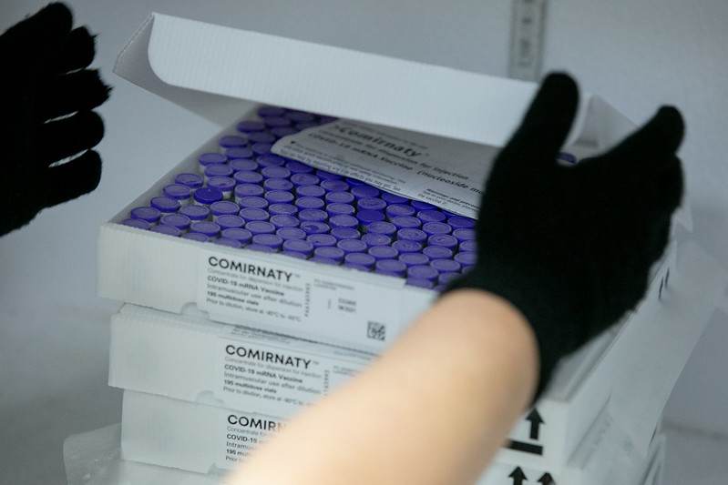 Vacinas da Pfizer chegam para reforçar PNI do governo federal