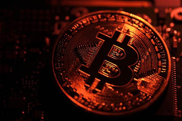 Bitcoin se distanciou nesta semana do recorde de US$ 68 mil