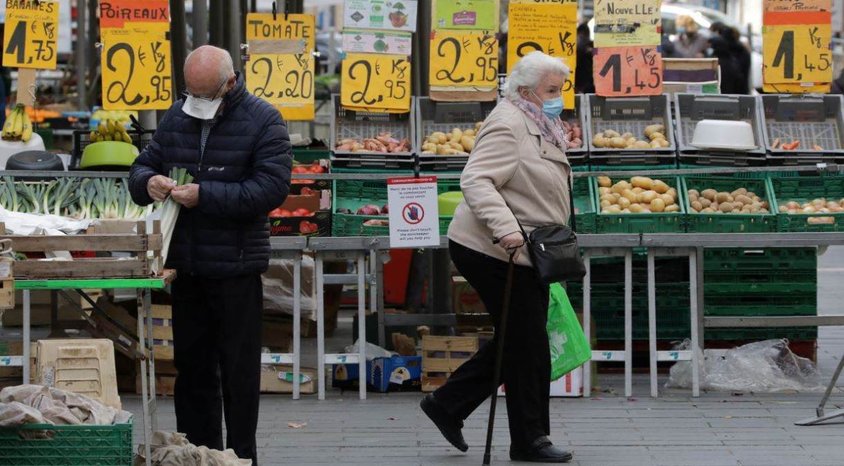 Casos de Covid-19 na França aumentaram 18% na semana