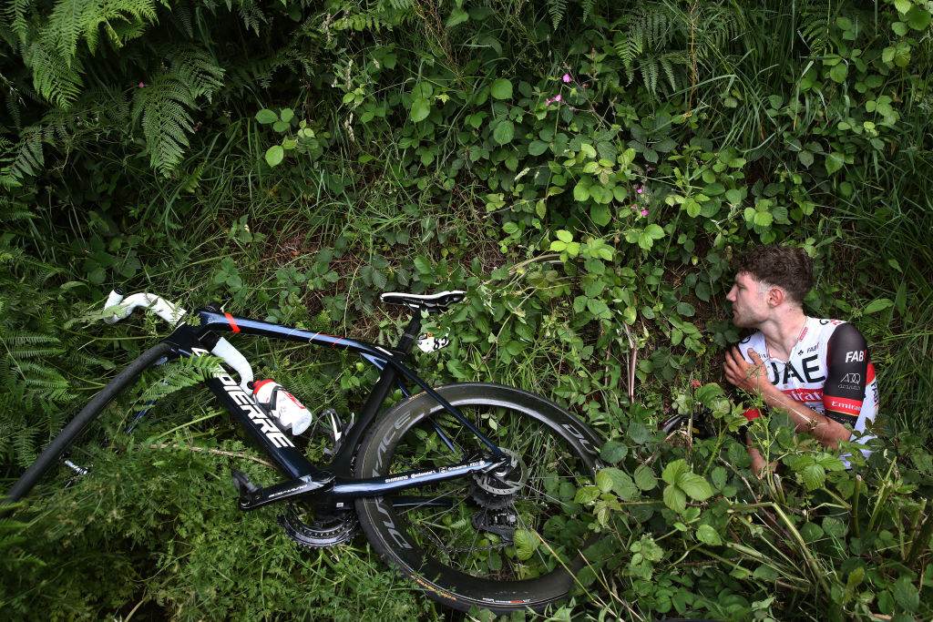 O atleta Marc Hirschi foi um dos que se feriu no acidente no Tour de France