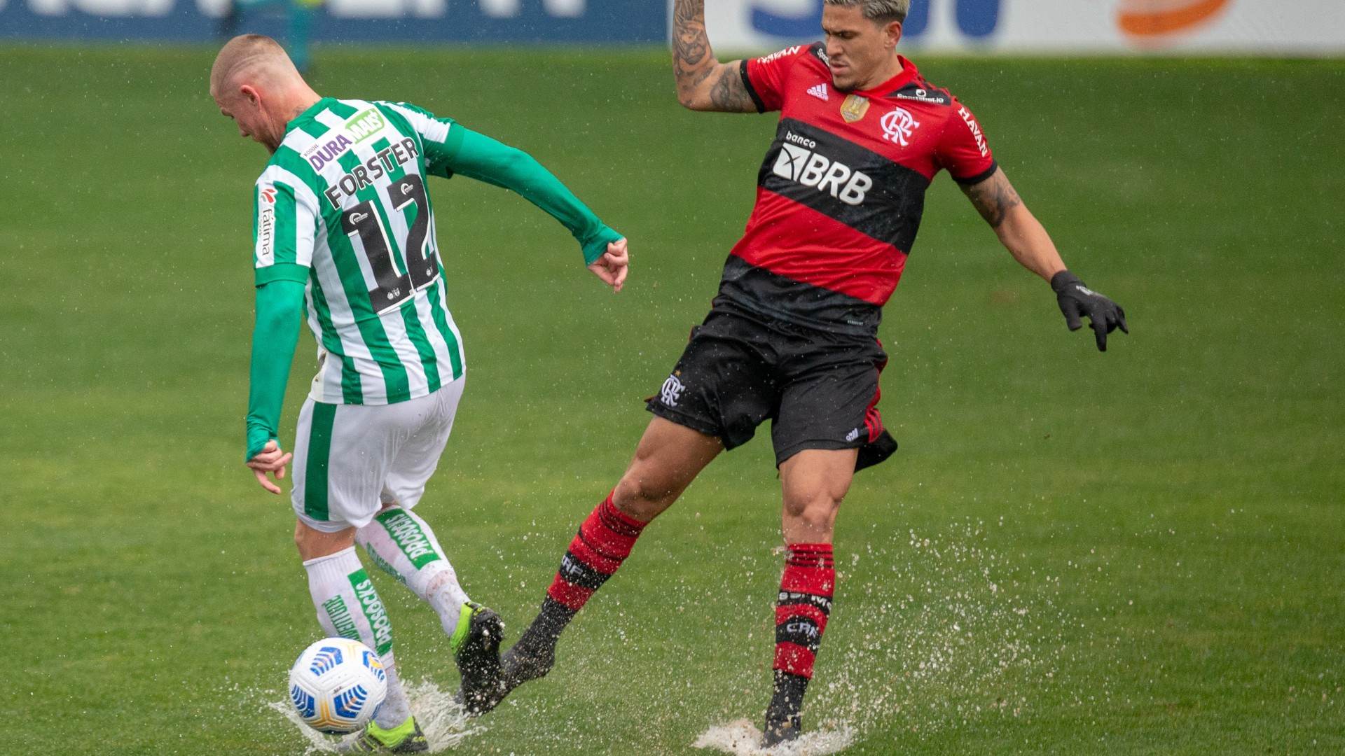 Juventude e Flamengo se enfrentaram em gramado encharcado