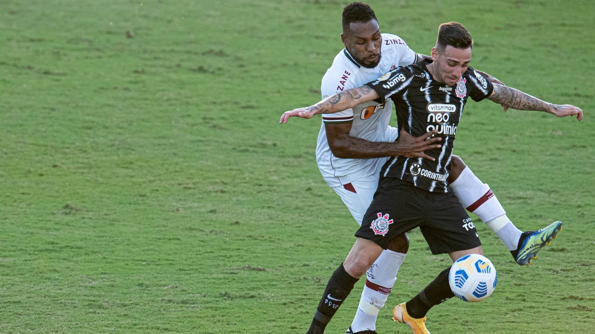 Em São Januário, Fluminense e Corinthians ficaram no empate em 1 a 1