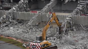 Reformas começaram nesta segunda-feira (29) pela demolição do tobogã do estádio; complexo poliesportivo também passará por modernização