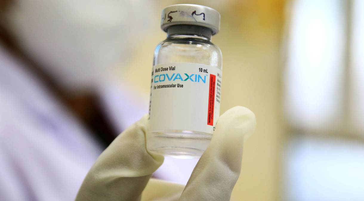 Frasco da Covaxin, vacina contra Covid-19, em Jaipur, na Índia
