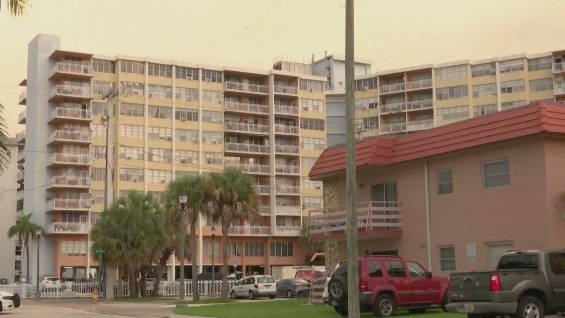 Fachada do Crestview Towers, prédio em North Miami Beach esvaziado nesta sexta (