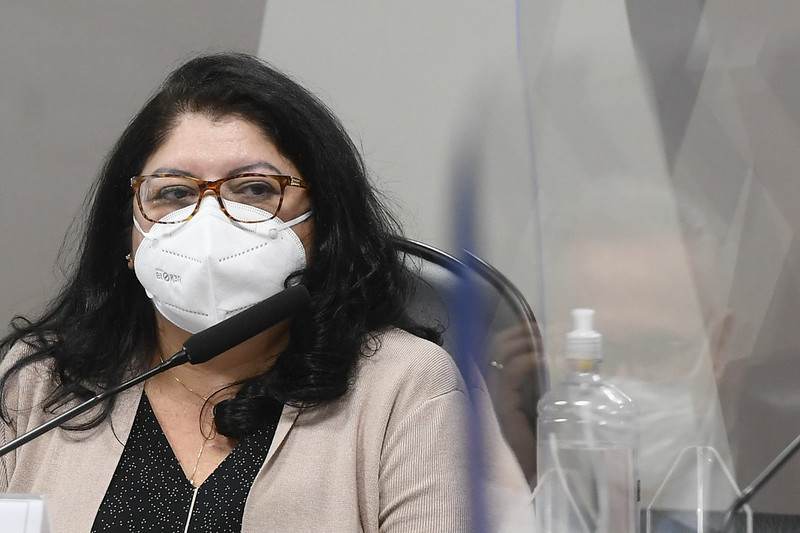 Servidora do Ministério da Saúde Regina Célia presta depoimento à CPI da Pandemia