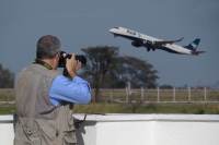 Conheça os spotters, os paparazzi da aviação; e veja fotos de aeronaves