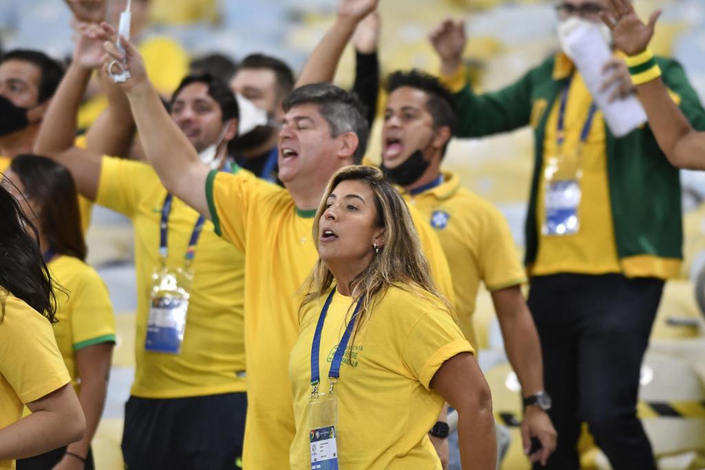 Torcedores nas arquibancadas do Maracanã durante a final entre Argentina e Brasi