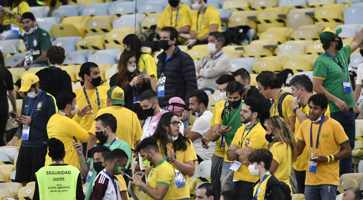 Torcedores no Maracanã durante a final da Copa América