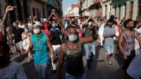 Um ano após protestos, governo cubano tem controle mais rígido sobre a população