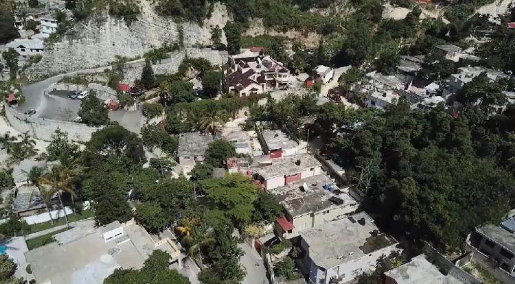 Vista aérea do local da batalha entre as forças de segurança haitianas e os supo