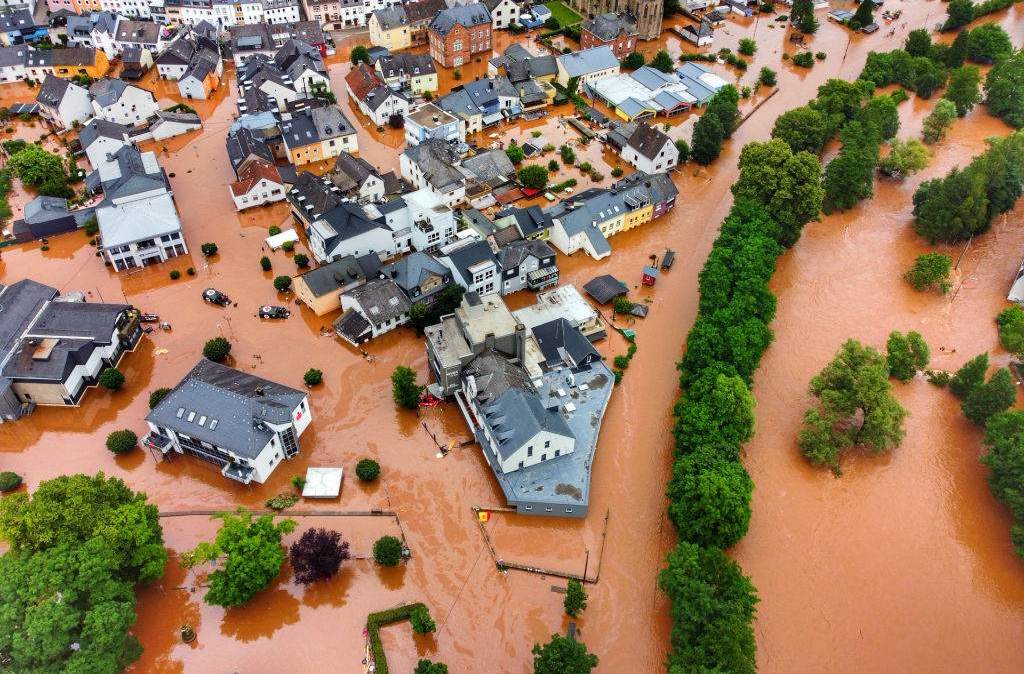 Vila na Alemanha é inundada pela cheia do rio Kyll