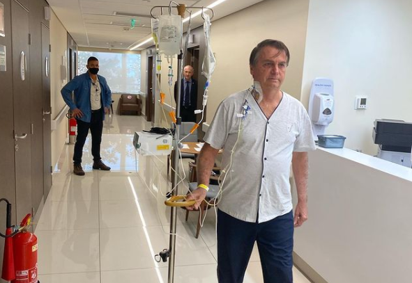 Presidente Jair Bolsonaro em hospital