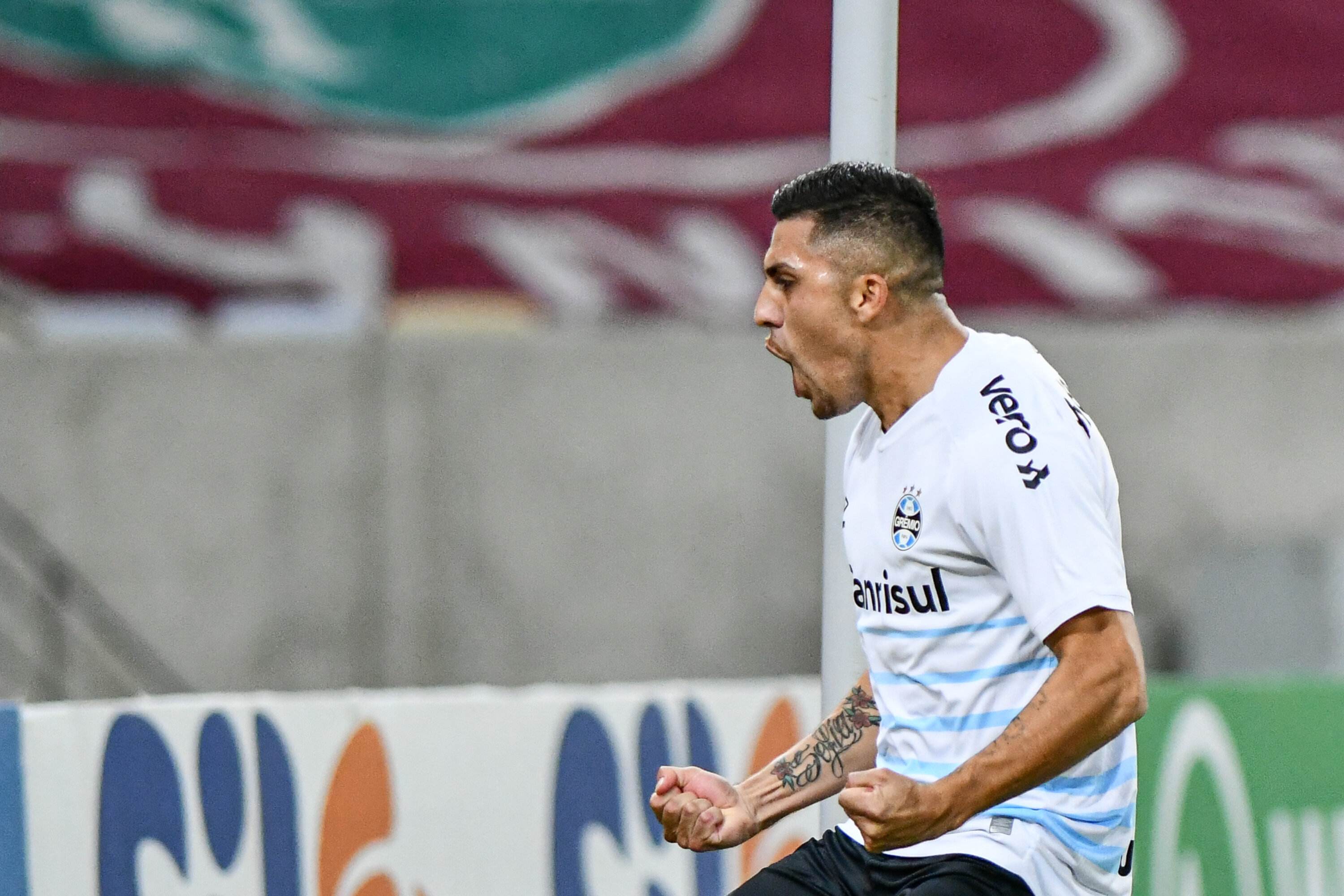 César Pinares, do Grêmio, comemora seu gol contra Fluminense, durante partida de