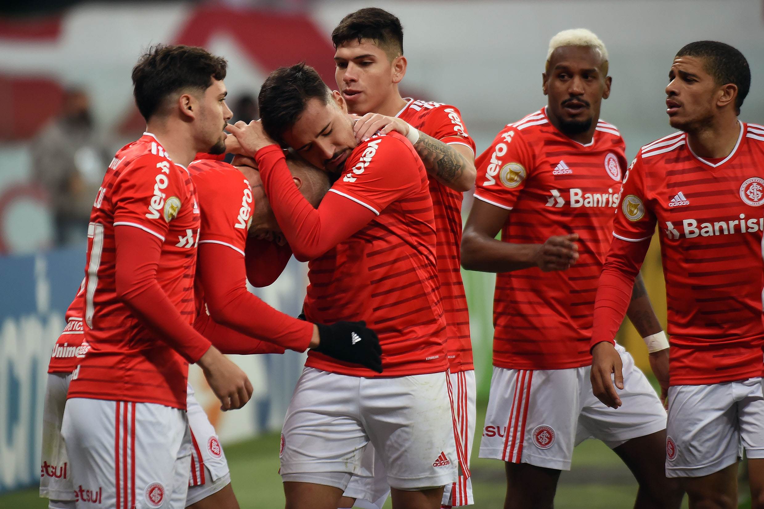 Thiago Galhardo, do Internacional, comemora o seu gol marcado contra o Juventude