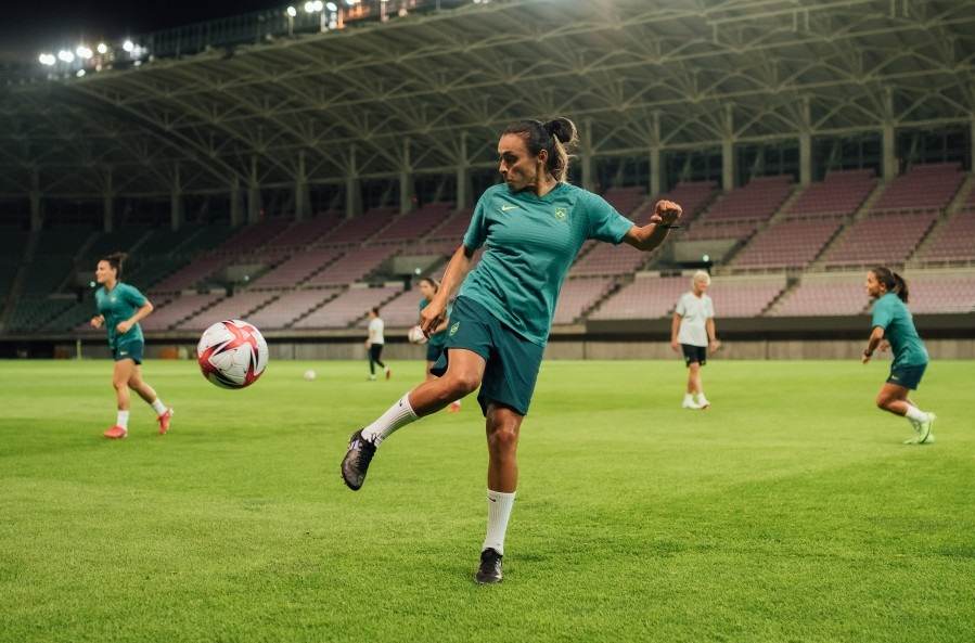 Treino da seleção feminina no Japão. No destaque, Marta