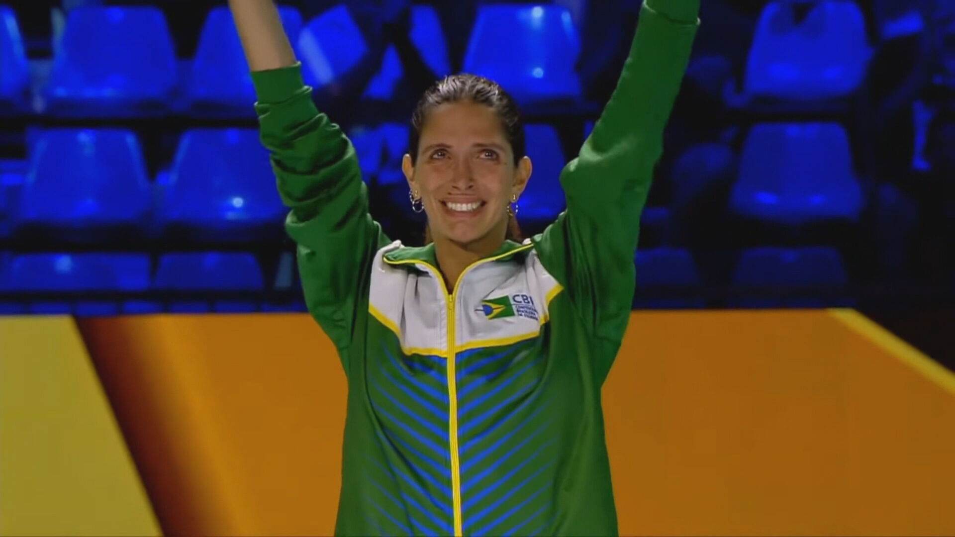 Esgrimista brasileira Nathalie Moellhausen, comemora seu título mundial em 2019 