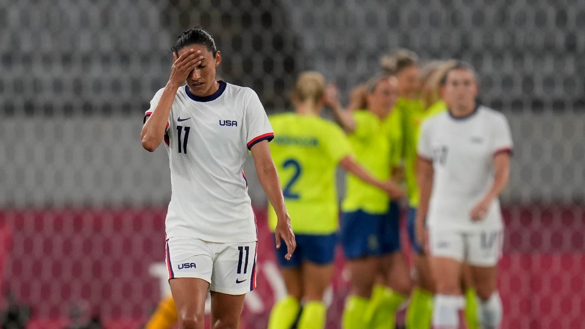 Jogadoras suecas comemoram 3º gol na vitória sobre os EUA