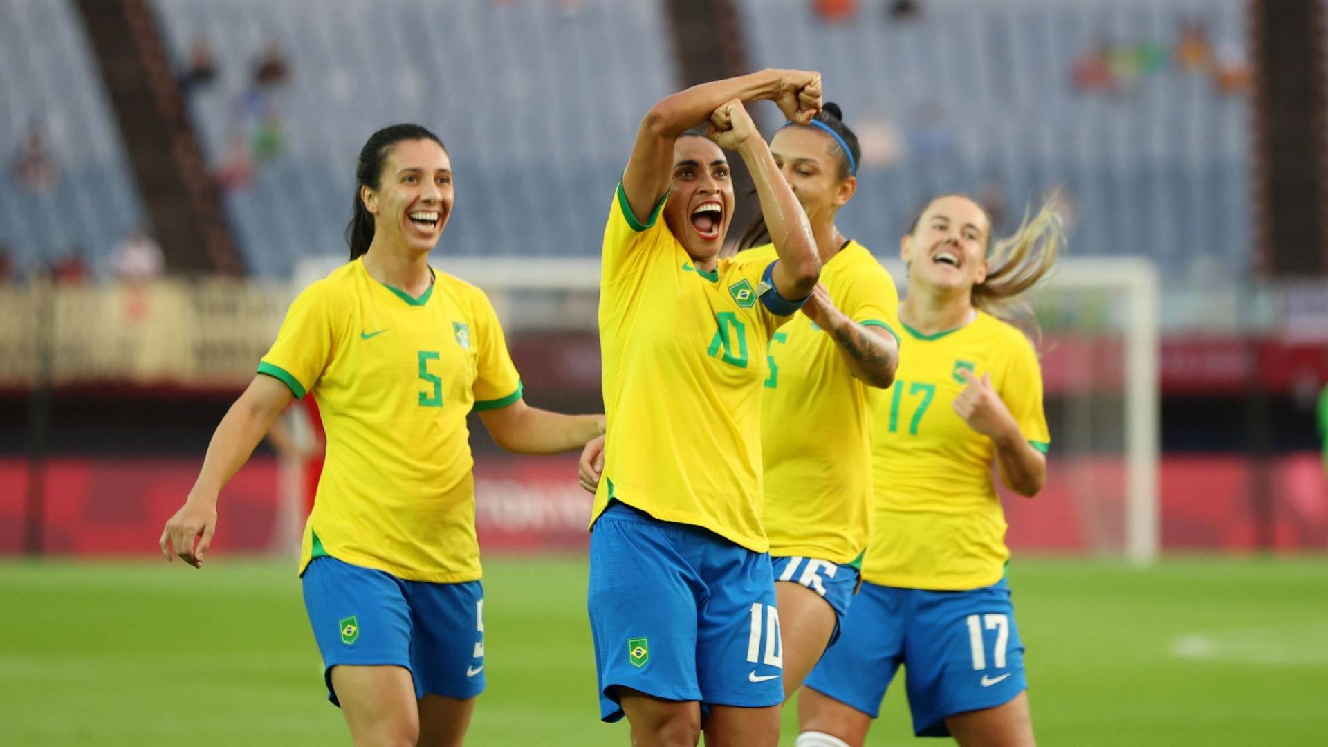 Marta comemora gol contra China na estreia da seleção brasileira nas Olimpíadas