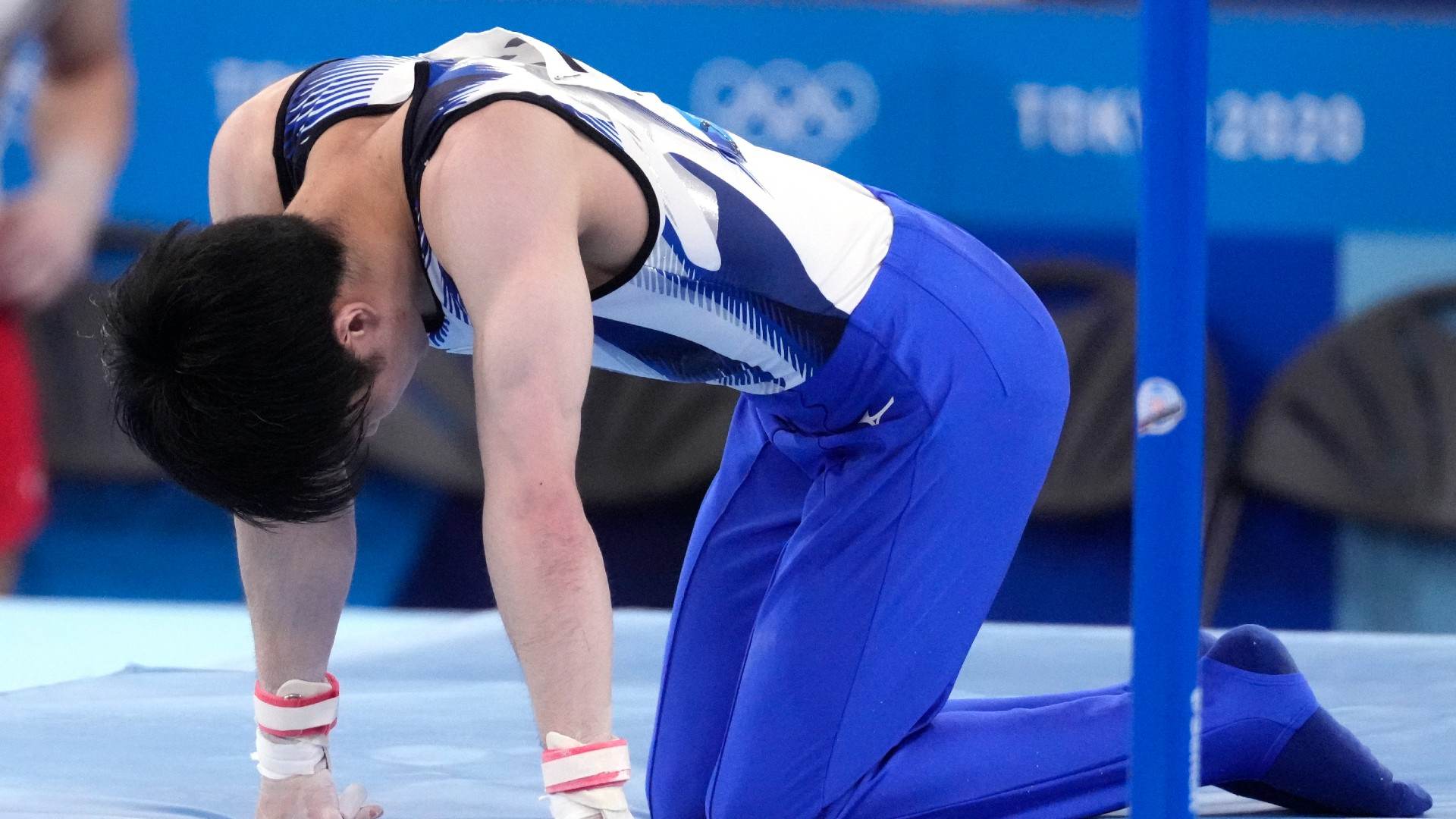 Kohei Uchimura caiu e ficou de fora das finais na ginástica masculina