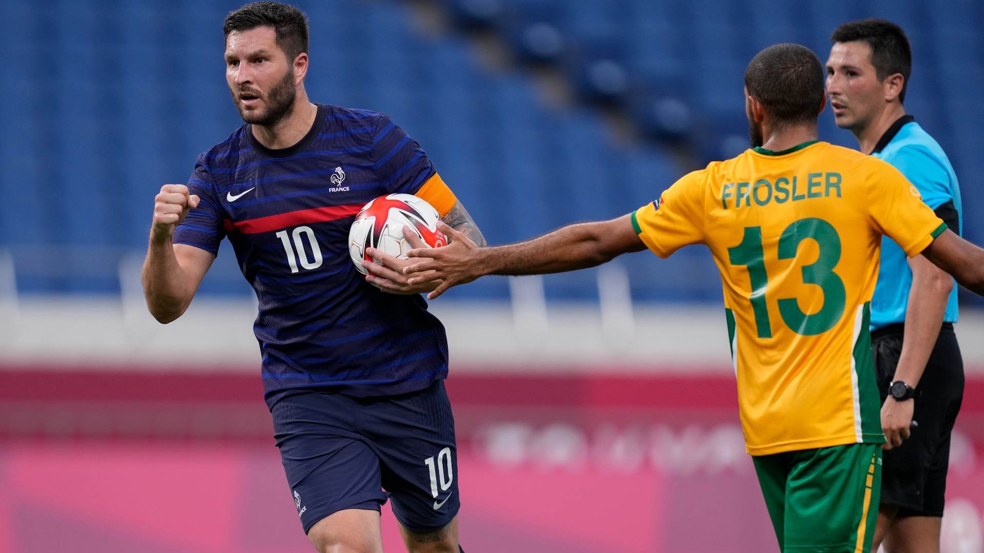 Com 3 gols e uma assistência, Gignac (E) foi destaque da França contra a Austrál