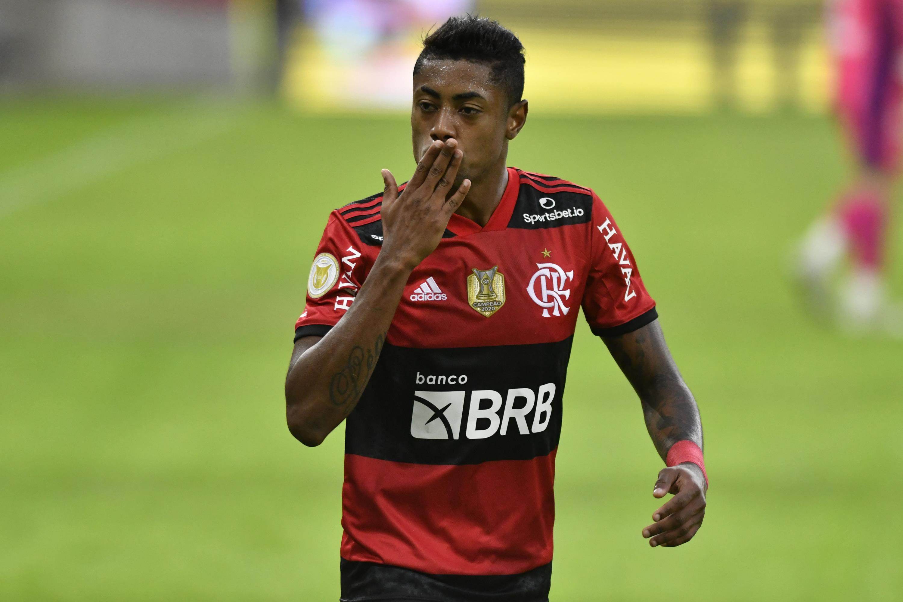 Bruno Henrique, do Flamengo, comemora gol sobre o São Paulo neste domingo (25)