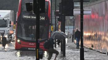 Hospitais em Londres tiveram que recusar pacientes no fim de semana após inundações causadas pela chuva