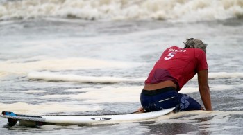 Kanoa Igarashi comentou publicação do brasileiro e ‘reclamou’ que Gabriel Medina ‘não deixou nenhuma onda’ para ele