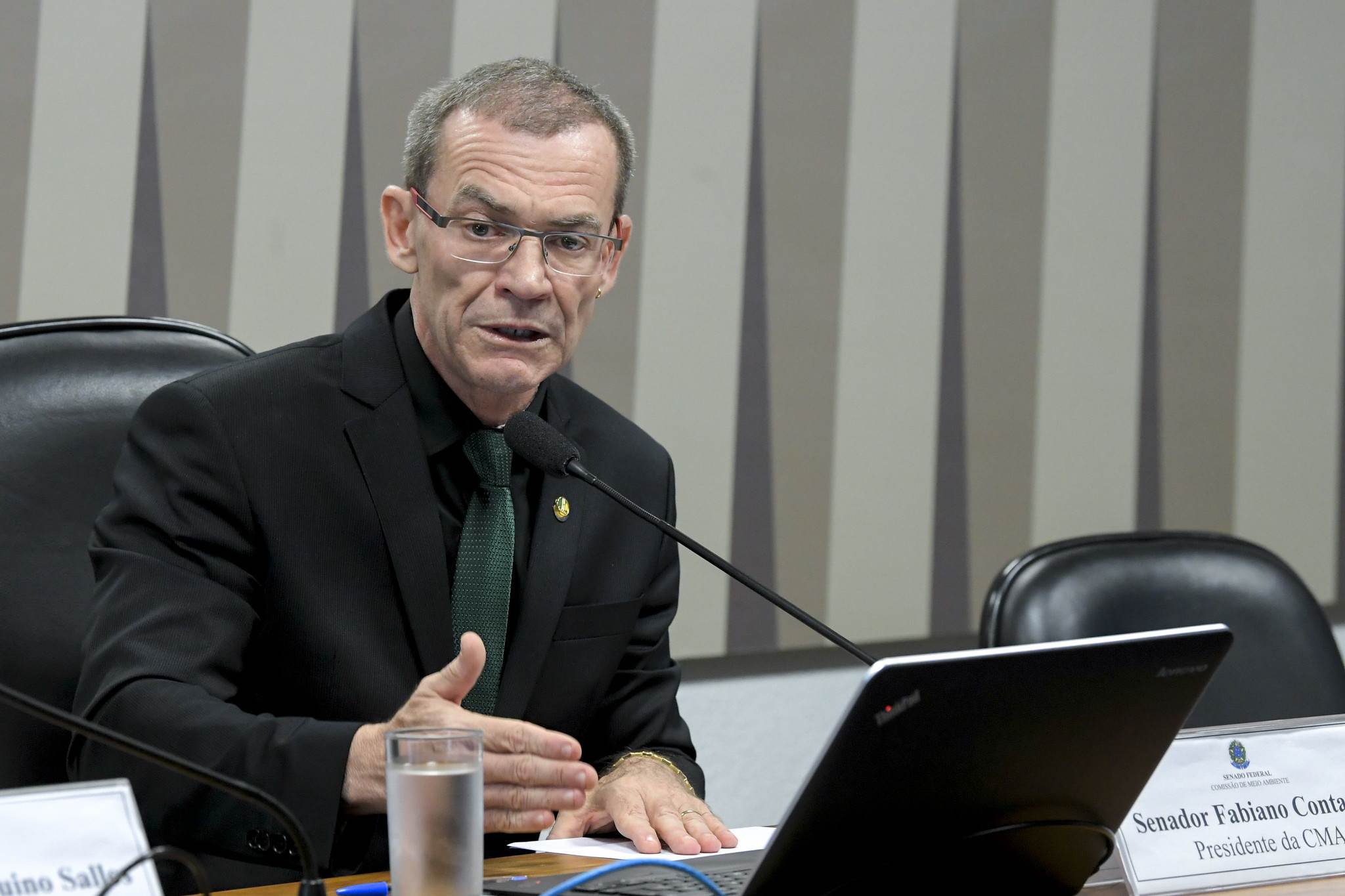 Senador Fabiano Contarato (Rede-ES) durante Comissão de Meio Ambiente (CMA)