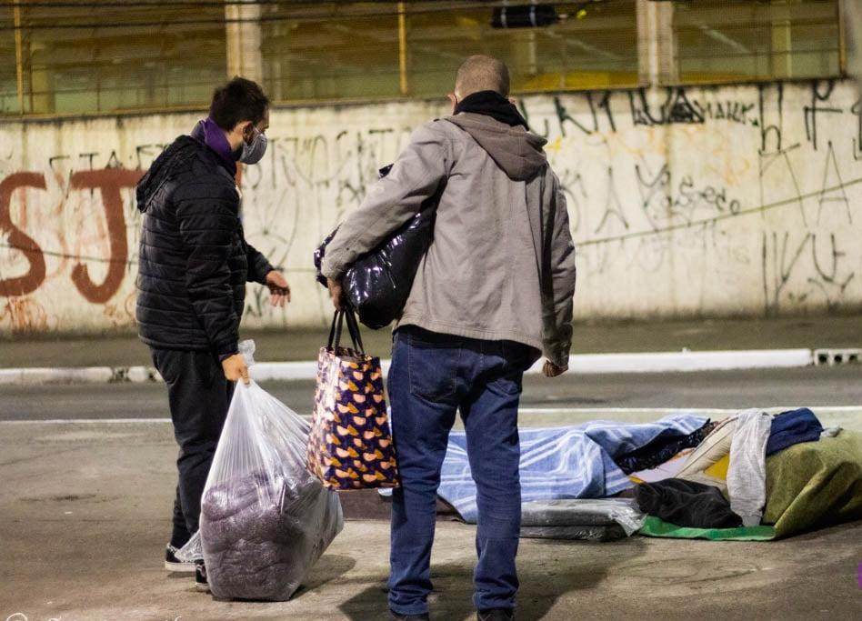 Ações sociais são intensificadas nas noites mais frias em São Paulo