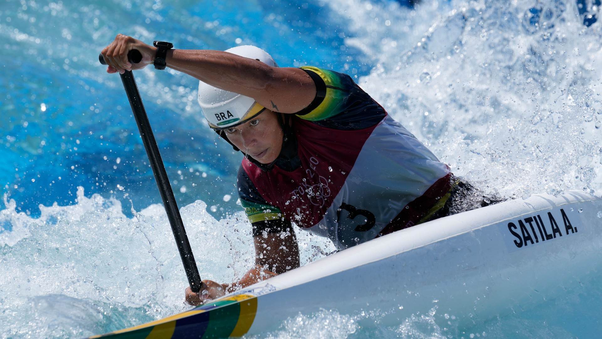 Ana Sátila em disputa da canoagem slalom nos Jogos Olímpicos