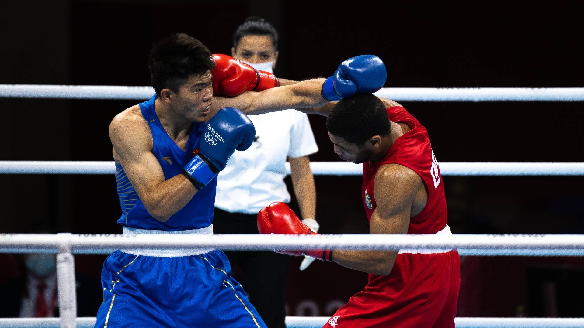 Hebert Sousa, do boxe, venceu luta preliminar contra chinês Erbieke Touheta