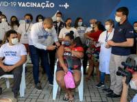 Rio inicia campanha de aplicação de 2ª dose em moradores do Complexo da Maré