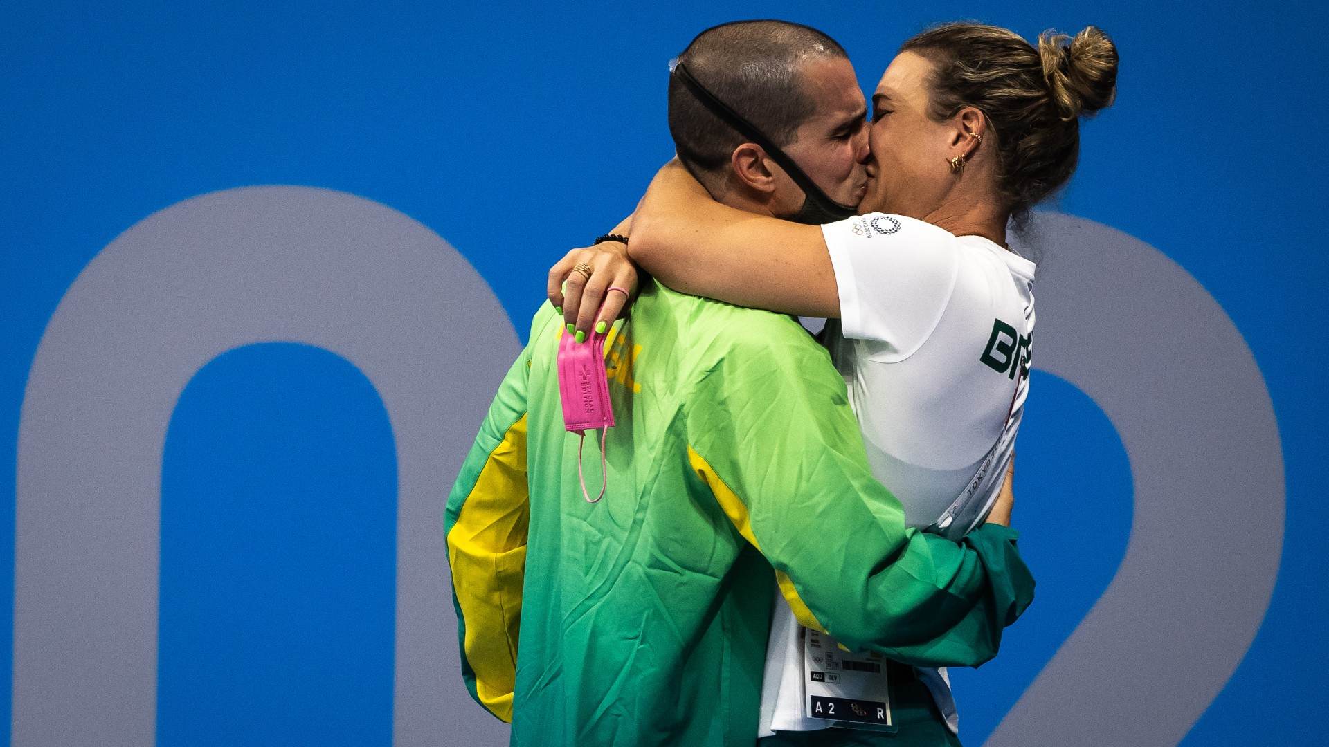 Bruno Fratus comemorou sua conquista com sua esposa e treinadora, Michelle Lenha