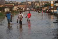 Cidade mais populosa da África luta contra inundações e para se manter no mapa