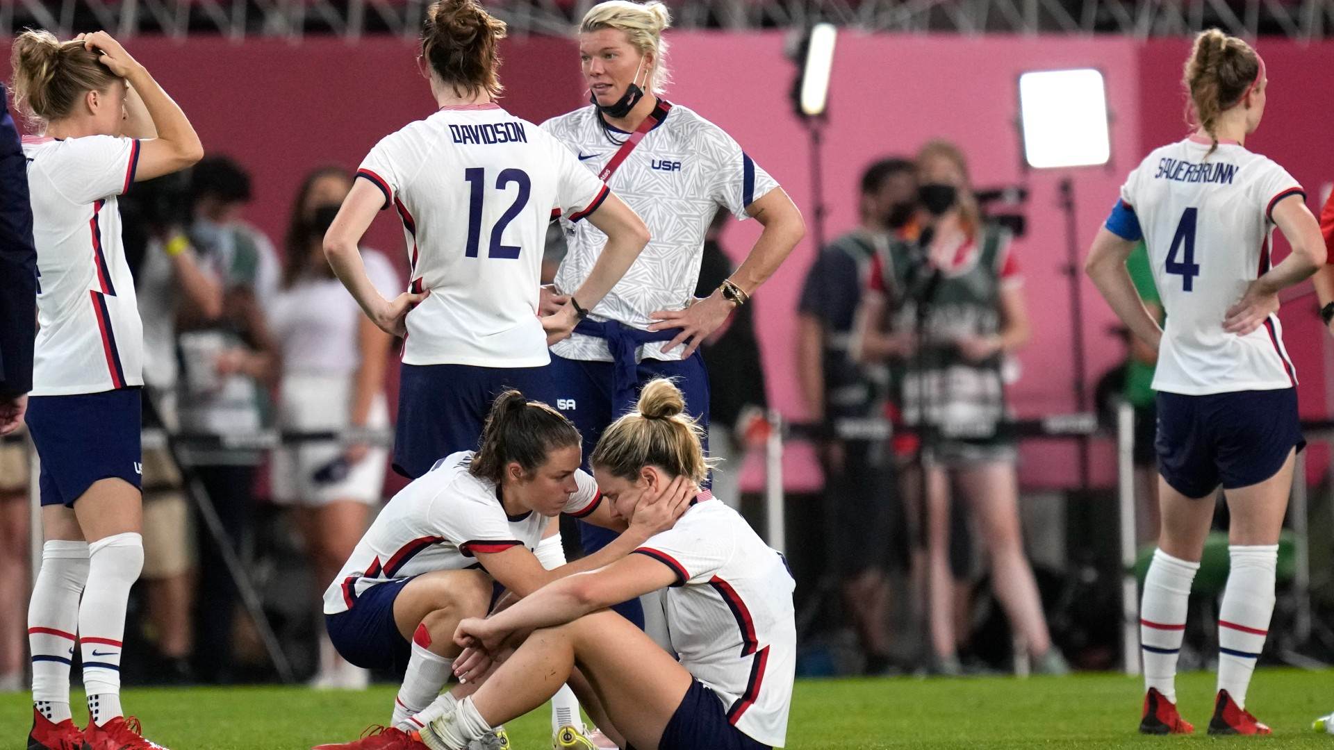Com derrota para Canadá, EUA disputarão bronze no futebol feminino