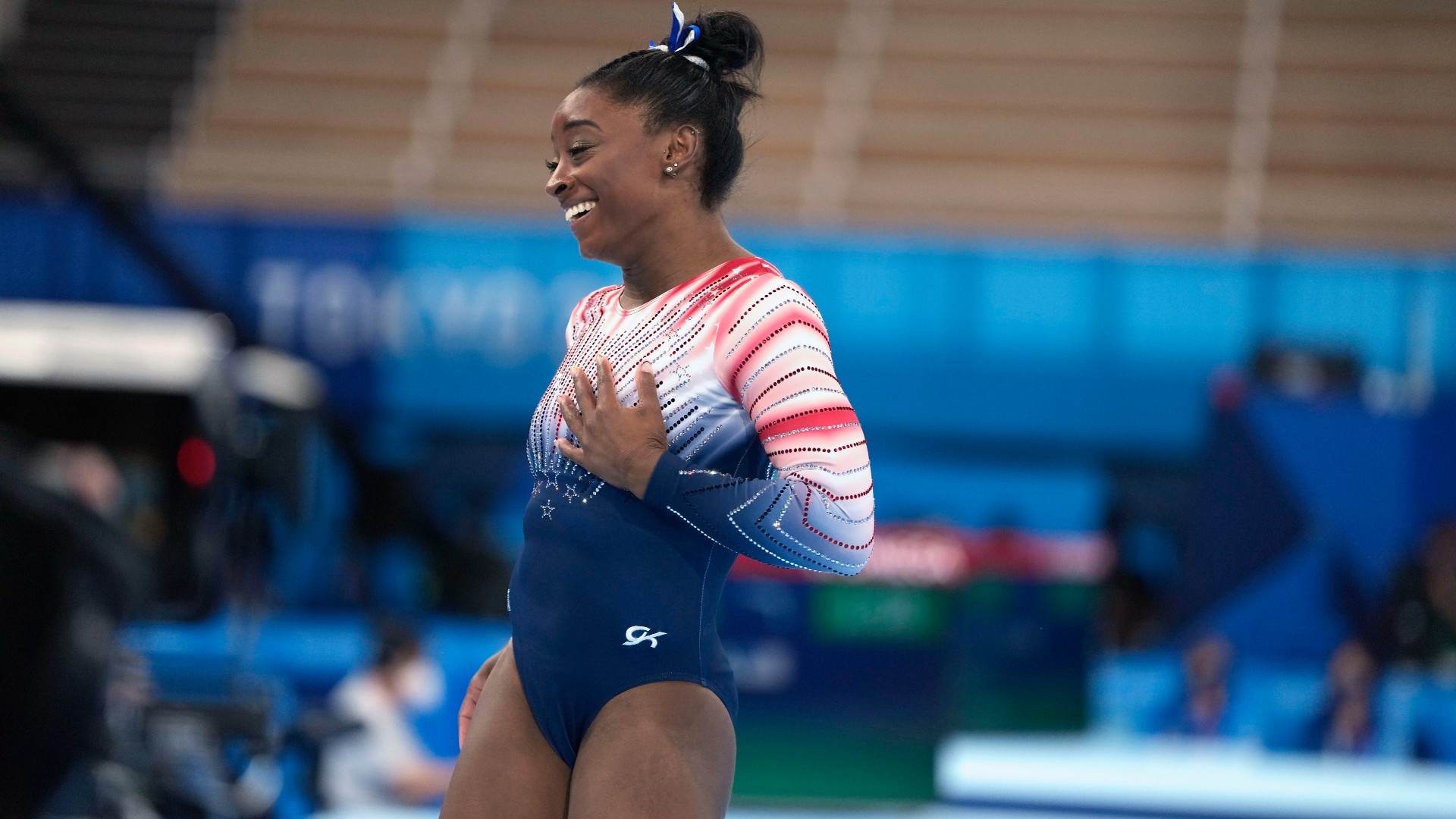 Simone Biles se emociona após concluir apresentação na final da trave