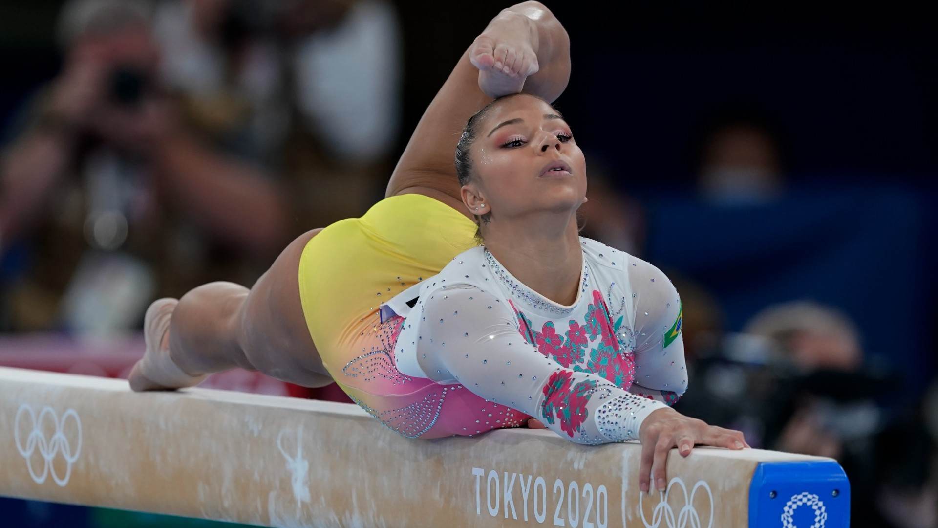 Flávia Saraiva em sua apresentação na trave; brasileira ficou na 7ª posição