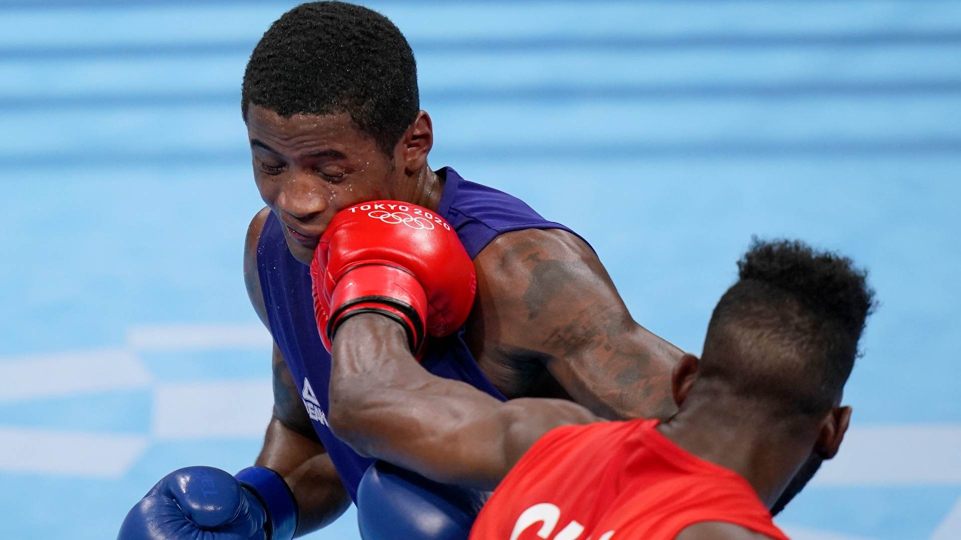 Boxe: Wanderson de Oliveira é golpeado por cubano Andy Cruz nas quartas de final
