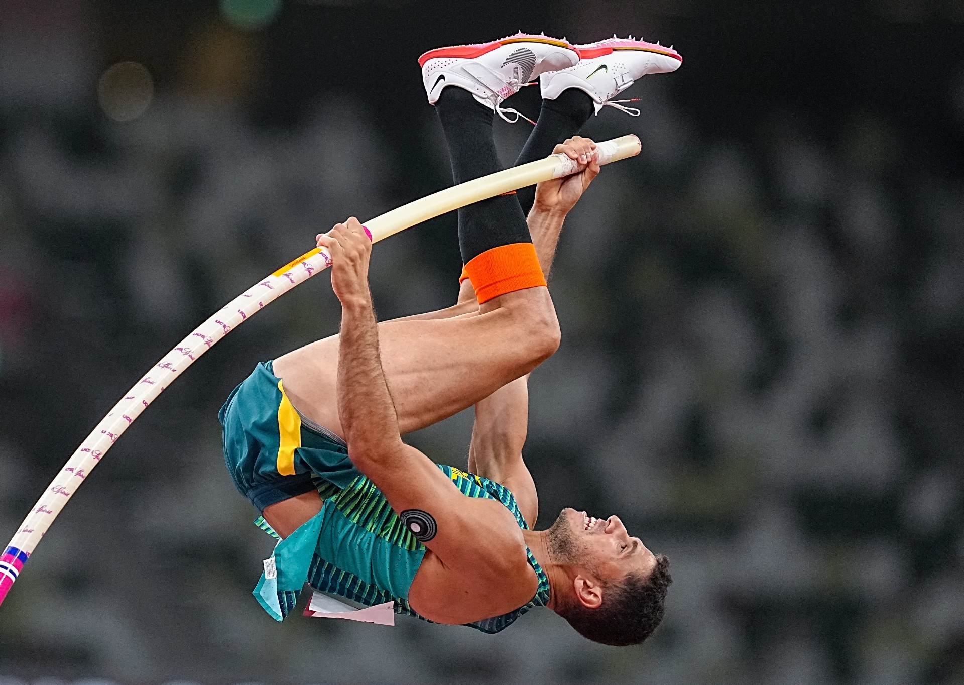 Thiago Braz saltou 5,87m, melhor marca do ano, e ficou com medalha de bronze