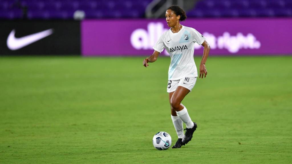Imani Dorsey atua para aumentar oportunidades para mulheres negras no futebol