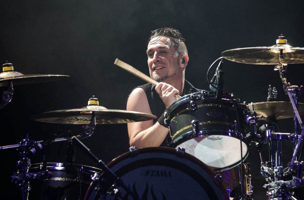 Pete Parada na bateria do The Offspring durante apresentação no Brasil em outubro de 2019