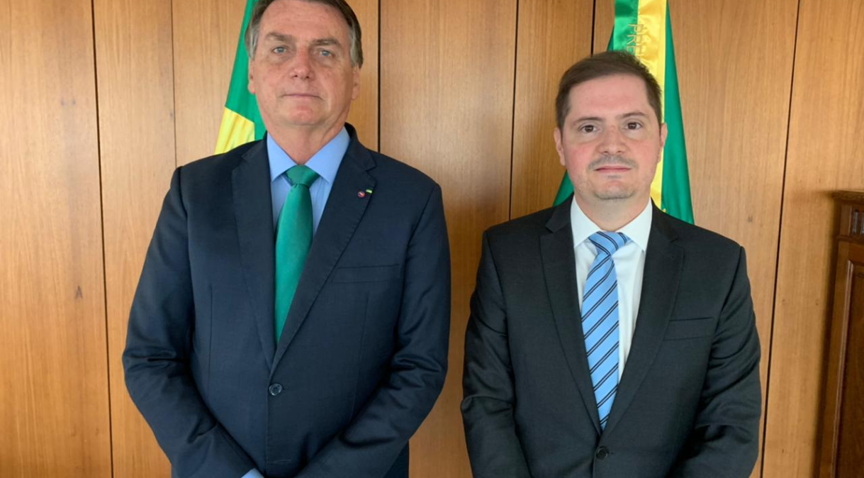 O presidente Jair Bolsonaro e Bruno Bianco, novo Advogado-Geral da União