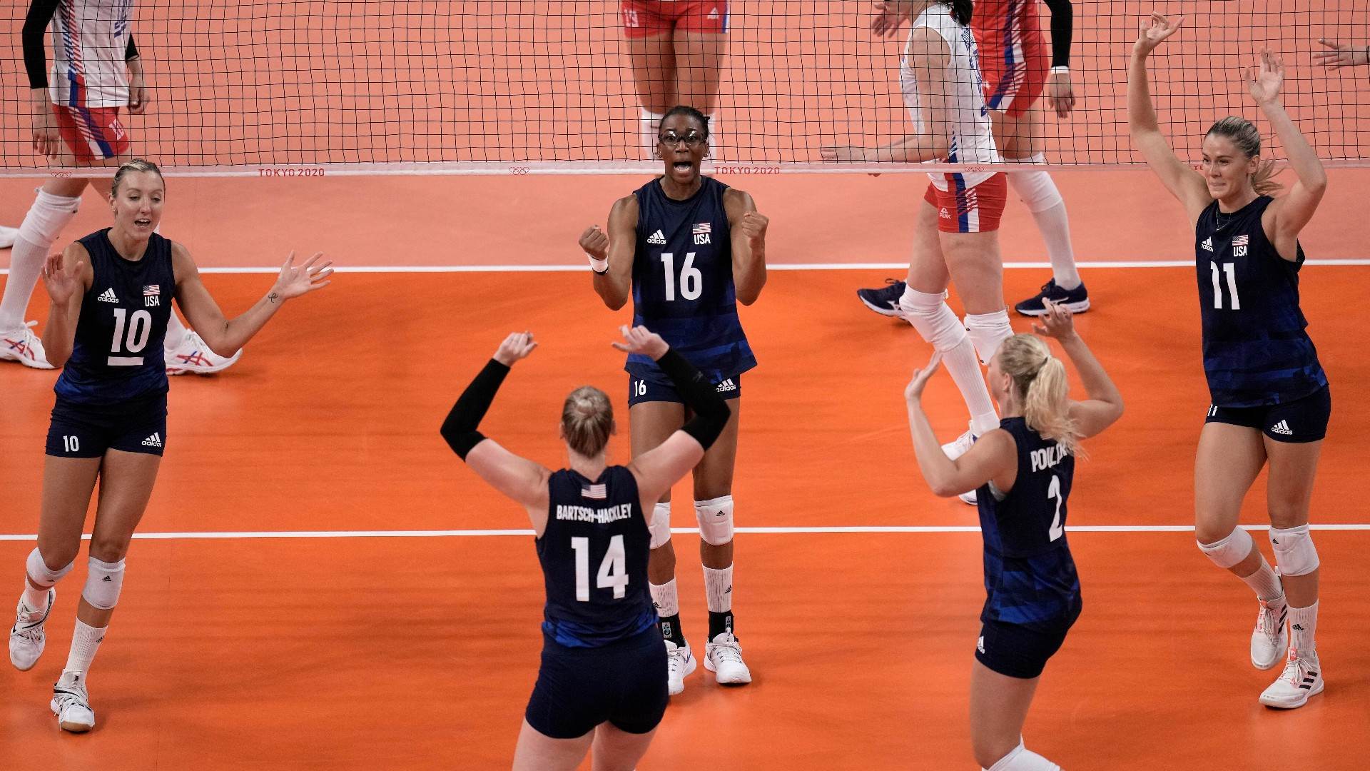 Seleção feminina dos Estados Unidos venceu a Sérvia na semifinal do vôlei